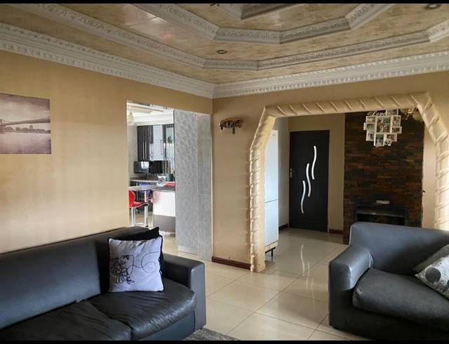 2 BEDROOM HOUSE FOR SALE IN TSAKANE